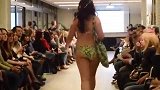 大码模特时装秀，超自信，成功把肉感美发挥到极致！