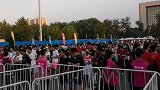 【PP体育在现场】为中国男篮加油！大批球迷五棵松门口等待入场