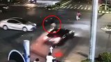 广东20岁男子驾车追撞2辆电动车 肇事后逃逸致1死1伤