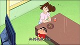 红色的龙虾服！小新穿着满街跑