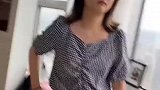 上班睡觉，同事竟把棍子粘我手上