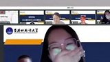 海南三亚：女生参加线上毕业答辩，爸爸不小心入镜，引得众人爆笑