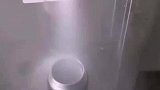 这是接热水还是给杯子消毒呢