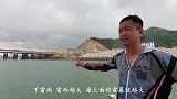 赶海：小伙跋山涉水盘水坑，谁知却发生意外，小伙吓的撒腿就跑