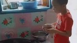 孩子天天做饭，爸妈省心了