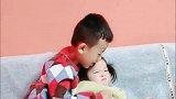 哥哥说妹妹长的丑，妹妹生气了，自己的妹妹跪着也要宠完