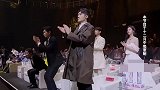 两位老艺术家登场！全场起立鼓掌致敬，画面让人动容丨国剧盛典