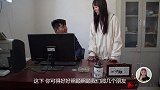 儿子升职，清洁工母亲拿钱来庆祝却被嫌弃，老板做法让他悔不当初