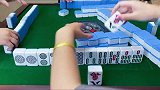 四川麻将：当小姐姐开始认真分析牌局，场上的麻友就危险了！