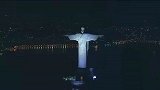 绝美！无人机环顾城市夜景 马拉卡纳不远处基督像俯视里约热内卢