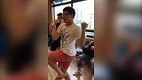 世界杯大猜神-化妆间的故事2：大财神惊现师傅！神秘骚男化妆间妖娆舞姿流出