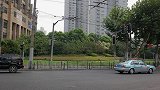 中山一女子抱起小孩就跑 途中与小孩母亲扭打在一起