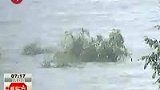鄱阳湖高水位持续1个月 巡堤员24小时巡视-7月23日