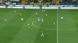 第33分钟热那亚球员克里斯蒂安·罗梅罗射门