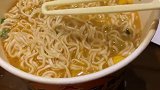 你以为这是筷子吗，这就是澳门的泡面，没有叉子，想哭