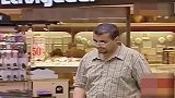 国外恶搞合集，手被包粘住，太好笑了