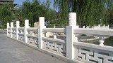 班主任参加学生婚宴后翻桥跳河 学生：他体能太好 我追不上
