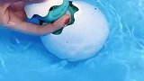 放进水里就会喷水的洗澡玩具，快给孩子买一个，让他爱上洗澡！