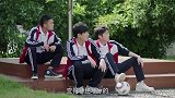我怕来不及：晶晶翻墙回学校，不巧遇到几个逃课的学生