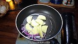 土豆片怎么炒才好吃，简单又好吃的土豆片炒白萝卜，超级下饭