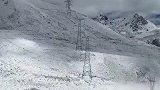 大雪中的折多山垭口