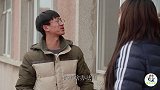 小夫妻出门忘拿钥匙，媳妇在门上贴字条，这招真灵