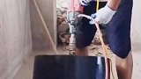 这是要给窗户底下全打空？