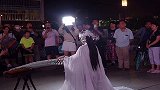 民间姑娘古筝演奏《青城山下白素贞》，旋律一想起，瞬间陷入了回