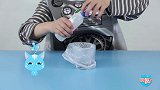 03宝宝想把彩虹装进杯子里怎么办？妈妈用胶水就搞定了
