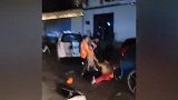 呼和浩特两女一男殴打环卫，倒地后仍狂踹 警方回应