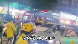 三男子开奔驰闯红灯撞外卖员并打人？警方：外卖员负事故主责