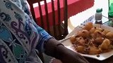 这是非洲当地的美食，非洲当地人都很喜欢吃