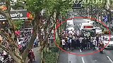 姑娘被卷入公交车底 杭州市民30秒抬车救人：从四面八方赶来