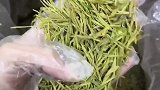 这些都是已经晒干的黄金芽茶，喝起来的味道都是很不错哦！