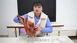丫丫今天买了一只板鸭，一半蒸一半炒，这样做真好吃，过瘾