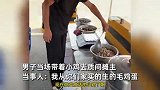 男子买一箱毛蛋竟孵出小鸡！当场拎着找商家,一口没吃，还要养它
