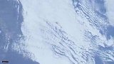 从国际空间站向太空部署几颗立方卫星的过程