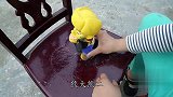 二货逃学被母亲问责，结果中圈套被揍得鼻青脸肿