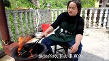 苗大姐拿出古董老腊肉，黑不溜秋火烧，透亮肥肉吃满嘴油滋滋