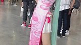 沈阳国际动漫展：动漫美女身穿粉嫩色旗袍秀出中国风