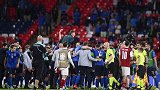 意大利赛后庆祝众生相：全队相拥呐喊 破纪录一夜尽是英雄