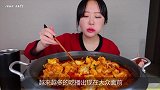 韩国美女穿汉服直播吃美食，看清楚长相之后，网友是仙女下凡吗