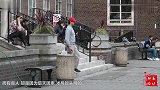 妹子长期盯着太阳看，突然失明，她的反应让人看懵了