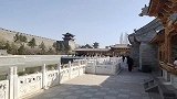 小静习惯了一个人的日子，自己逛大同古城，吃特色美食真开心
