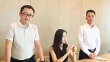 董事长都来了，美女居然还坐着，原来人家是有资本的