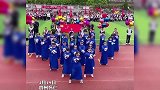 搞笑瞬间：运动会开幕式，女生精彩表演