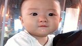 儿子真是没谁了，看到小姐姐跟他他照顾，激动成这样，太没出息了