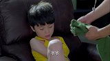 大爷一大早要带着孙子军训，但是孙子怎么也起不来