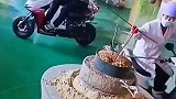 电动车拉磨，涨见识了