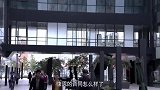 离婚儿子不顾家陪心机女逛街，大妈当街直接一巴掌，真解气！